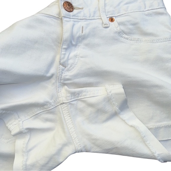 Express (Size 4 - EUC) White Denim Cuffed Shorts - 4” Inseam - Picture 7 of 11